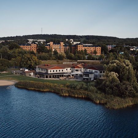 Hasse Pa Sjoekanten Hotell & Restaurang ヨンショーピン エクステリア 写真