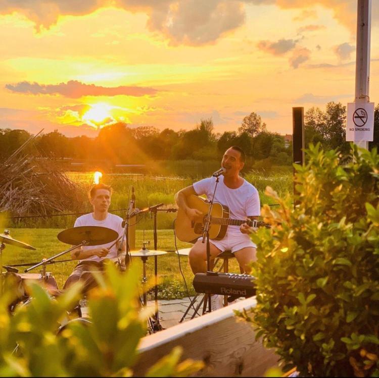 Hasse Pa Sjoekanten Hotell & Restaurang ヨンショーピン エクステリア 写真