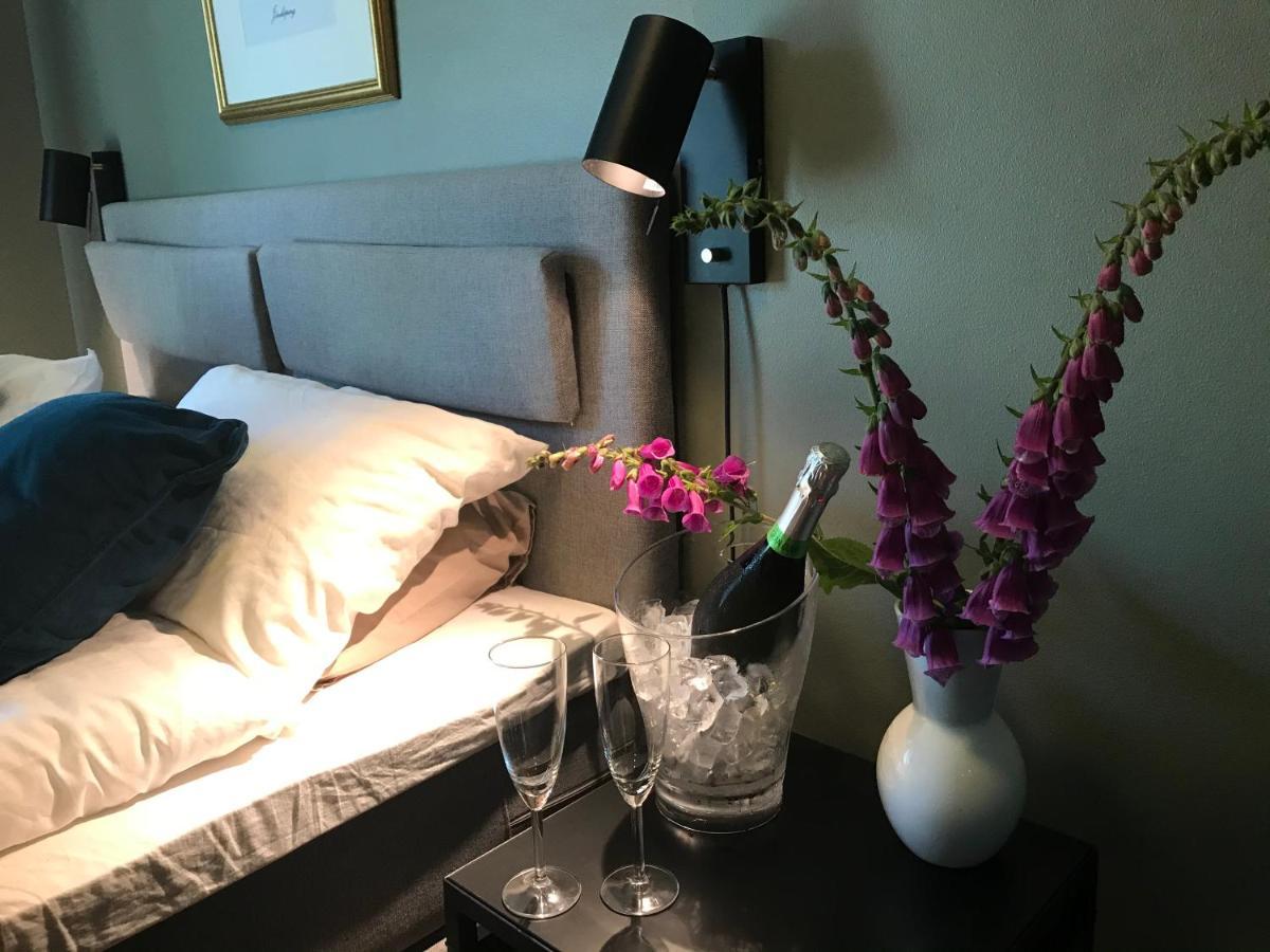 Hasse Pa Sjoekanten Hotell & Restaurang ヨンショーピン エクステリア 写真