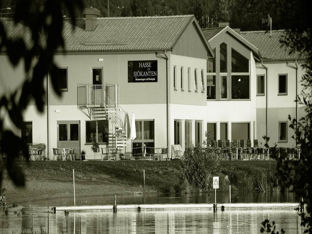 Hasse Pa Sjoekanten Hotell & Restaurang ヨンショーピン エクステリア 写真