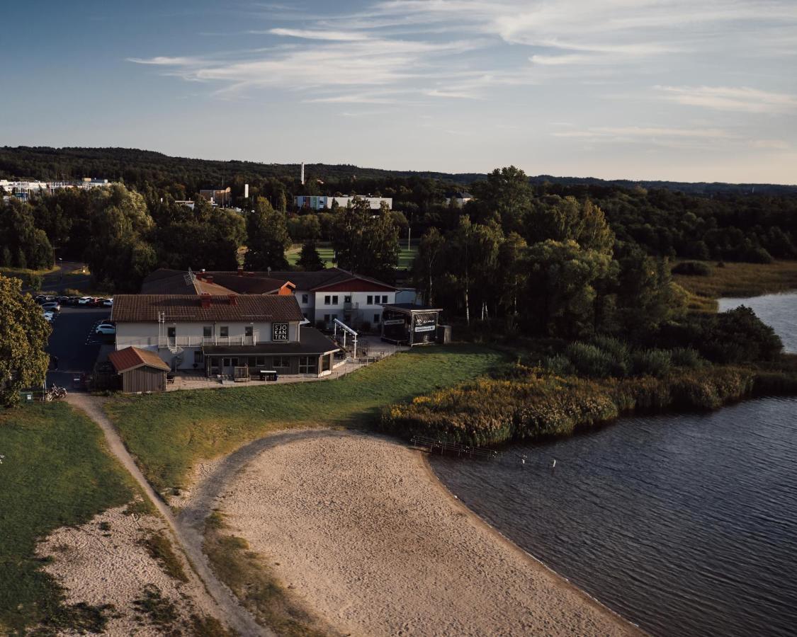 Hasse Pa Sjoekanten Hotell & Restaurang ヨンショーピン エクステリア 写真