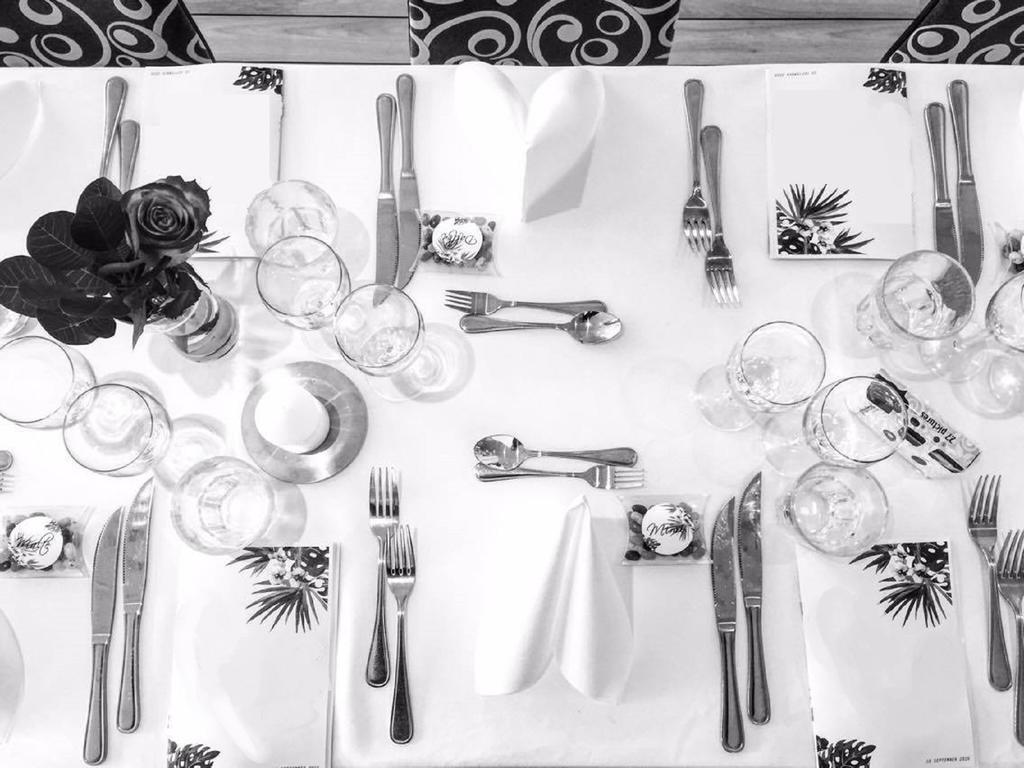 Hasse Pa Sjoekanten Hotell & Restaurang ヨンショーピン エクステリア 写真